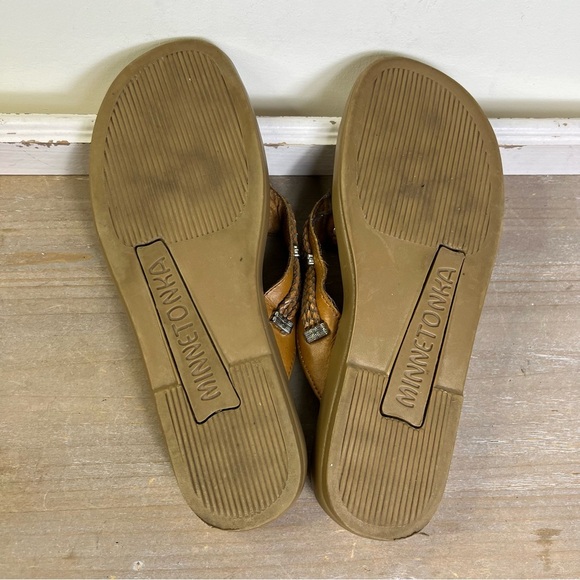 Minnetonka Leather Boho Wedge Sandals Size 9 Flip Flops Comfort - Picture 5 of 9